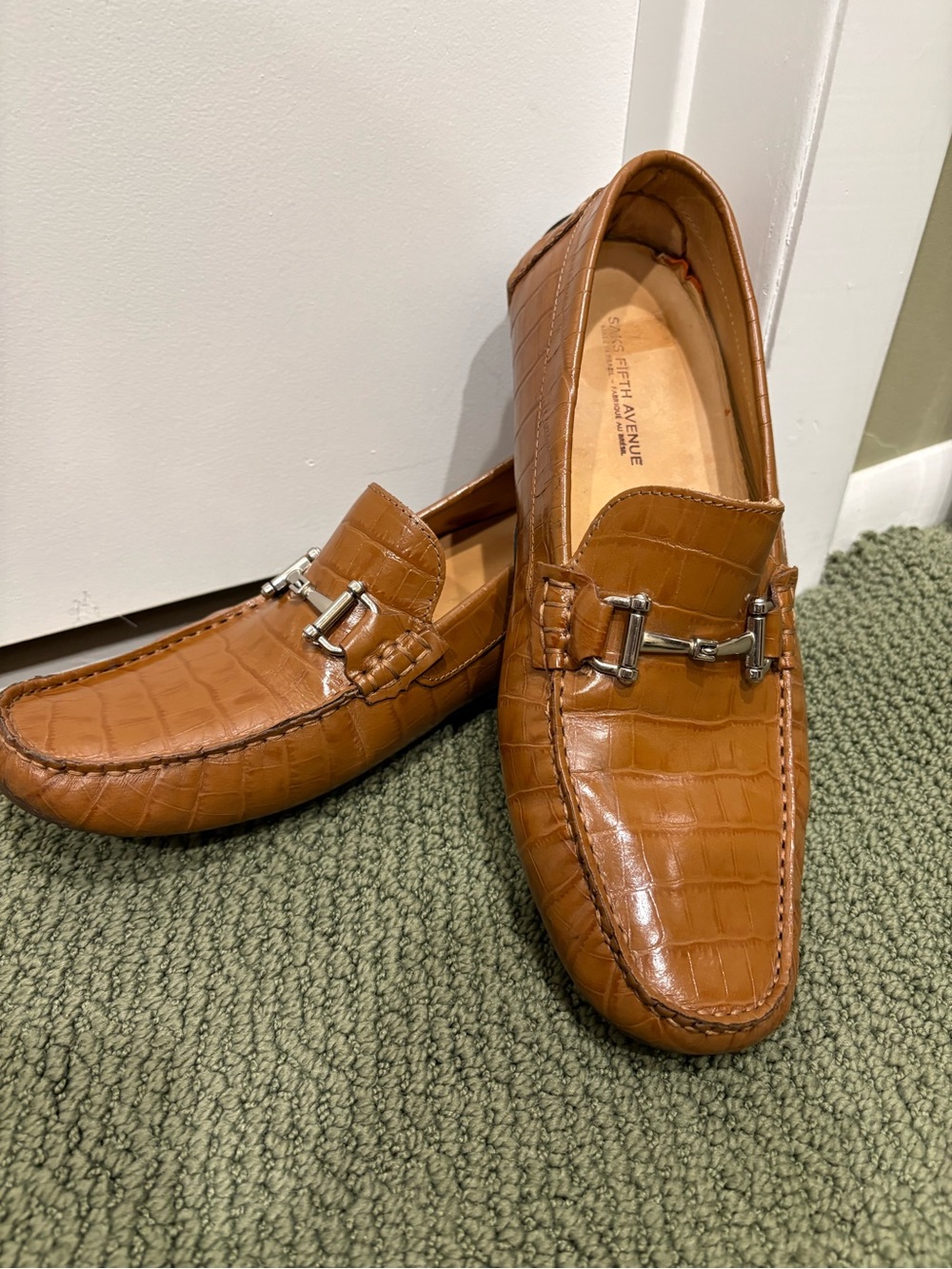 Saks Fifth Avenue Croc Embossed Leather  Loafers Size 10M